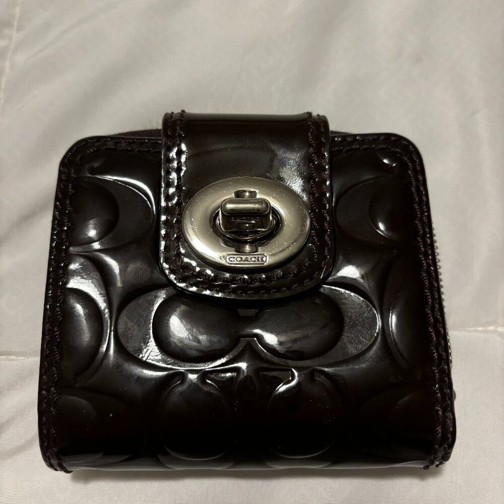 Vintage Coach Turnlock Embossed Brown Patent Leather Wallet